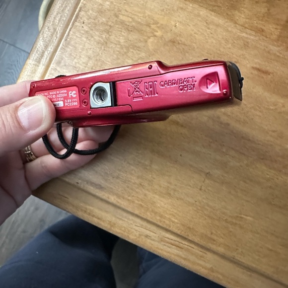 Canon PowerShot ELPH Series Compact Digital Camera - Red - Picture 7 of 8